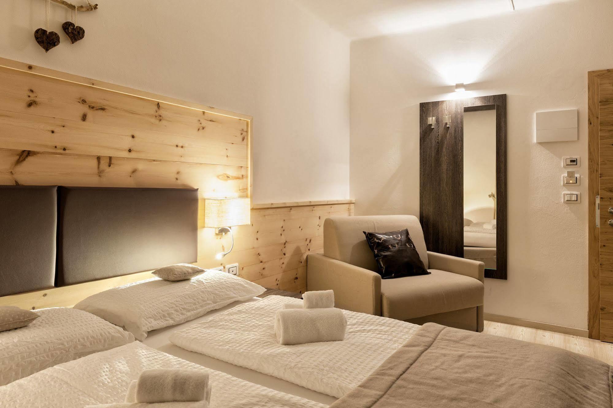 Hotel Alla Rocca Varena Extérieur photo