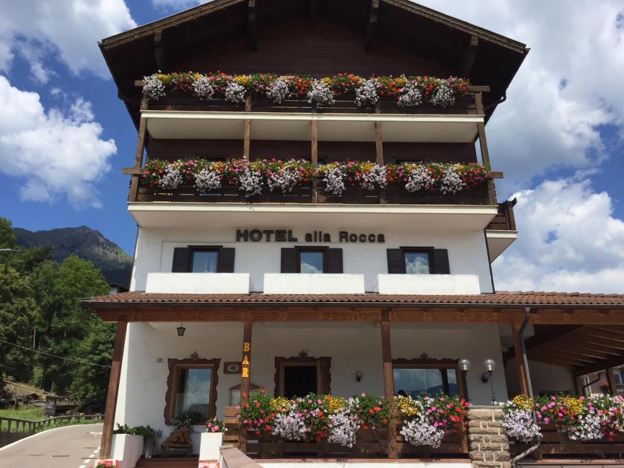 Hotel Alla Rocca Varena Extérieur photo
